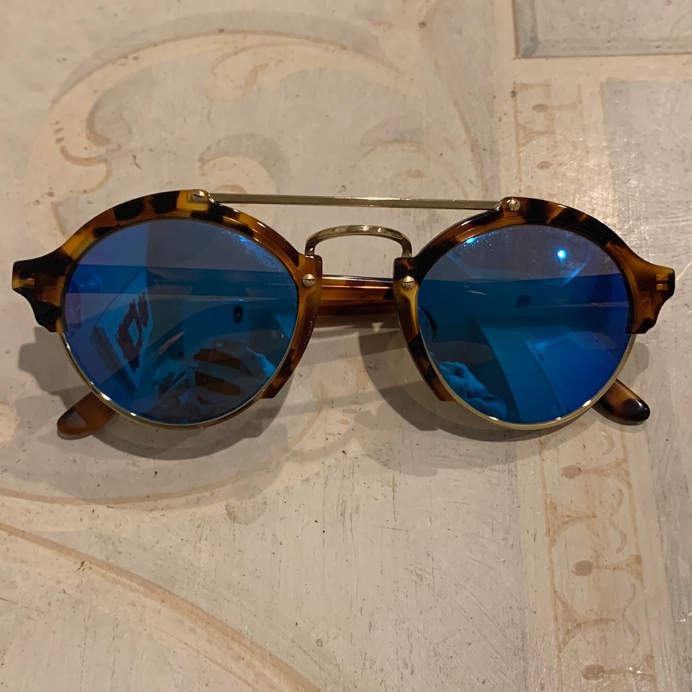 Illesteva Sunglasses worn several times - PERFECT CONDITION